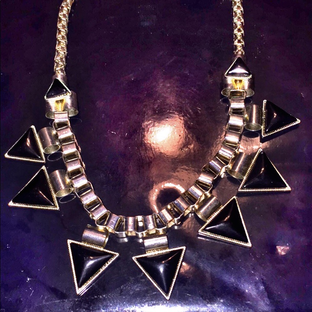 TRIANGLES OF LOVE!